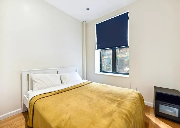 Central & Cozy 2 Bd Apt In Manhattan